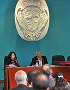 Al centro, el profesor Ordine junto a la Dra. Yoanka León