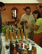 Vinos, encurtidos, dulces, granos, viandas y hortalizas logradas por cosechas ecológicas fueron expuestas al alcance de todos
