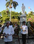 Eusebio Leal mientras pronunciaba las palabras conmemorativas al pie del monumento al Padre de la Patria