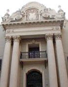 Fachada del Oratorio San Felipe Neri, una de las tres salas de concierto del centro histórico, especializada esta en la música lírica. 